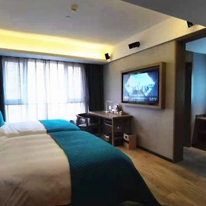 Elegant Twin Room